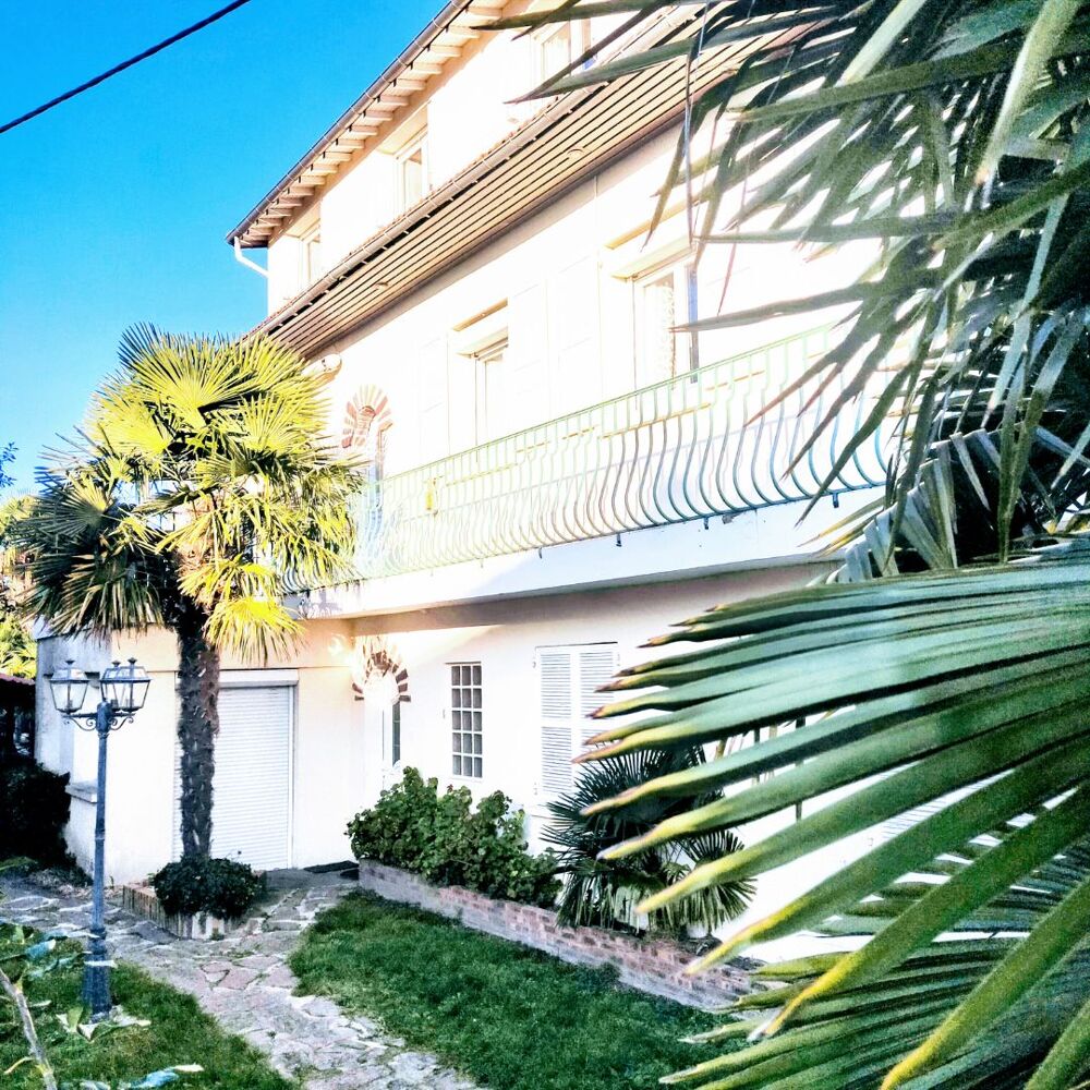 Maison de 329 m2 habitable, élevée sur 1120 m2 de terrain.