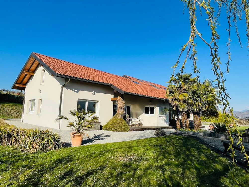Superbe villa avec vue dégagée et grand terrain