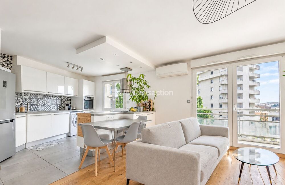 Vente Appartement T3 de 68M²- Climatisé -Balcon- GARAGE 3 VEHICULES - REPUBLIQUE Villeurbanne