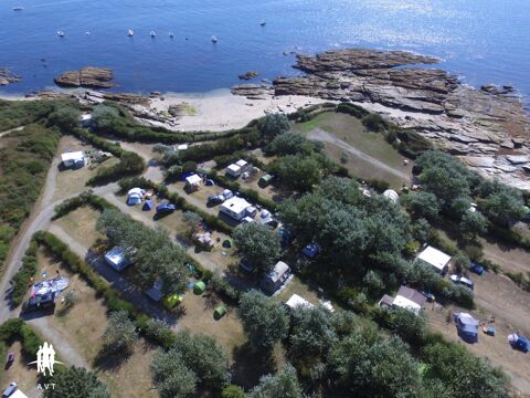   CAMPING SUR L'ILE DE GROIX  VUE ET ACCES PLAGE TERRAIN 22 000 M² 