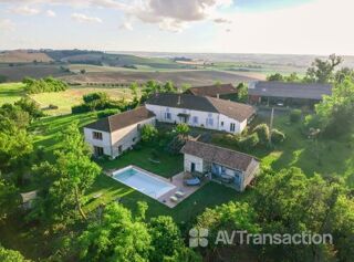  Villa  vendre 15 + pices 444 m
