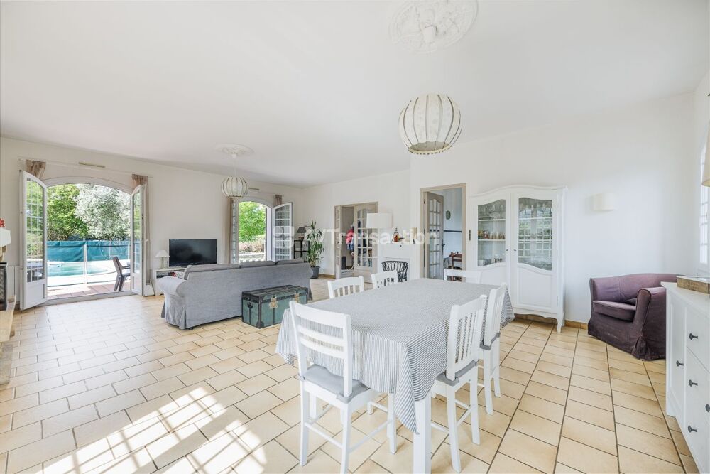 Maison plain pied avec piscine et double garage