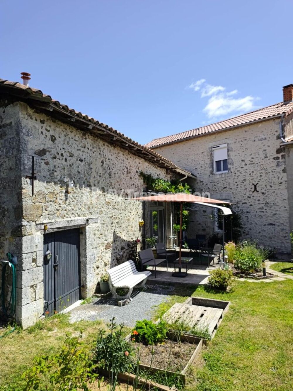 Vente Maison Maison charentaise rénovée 2023 · 145 m² · 4 chambres Rouzède