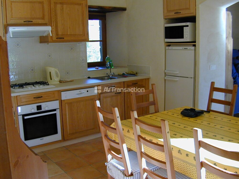 maison 110 m², piscine sur 6700 m² de jardin