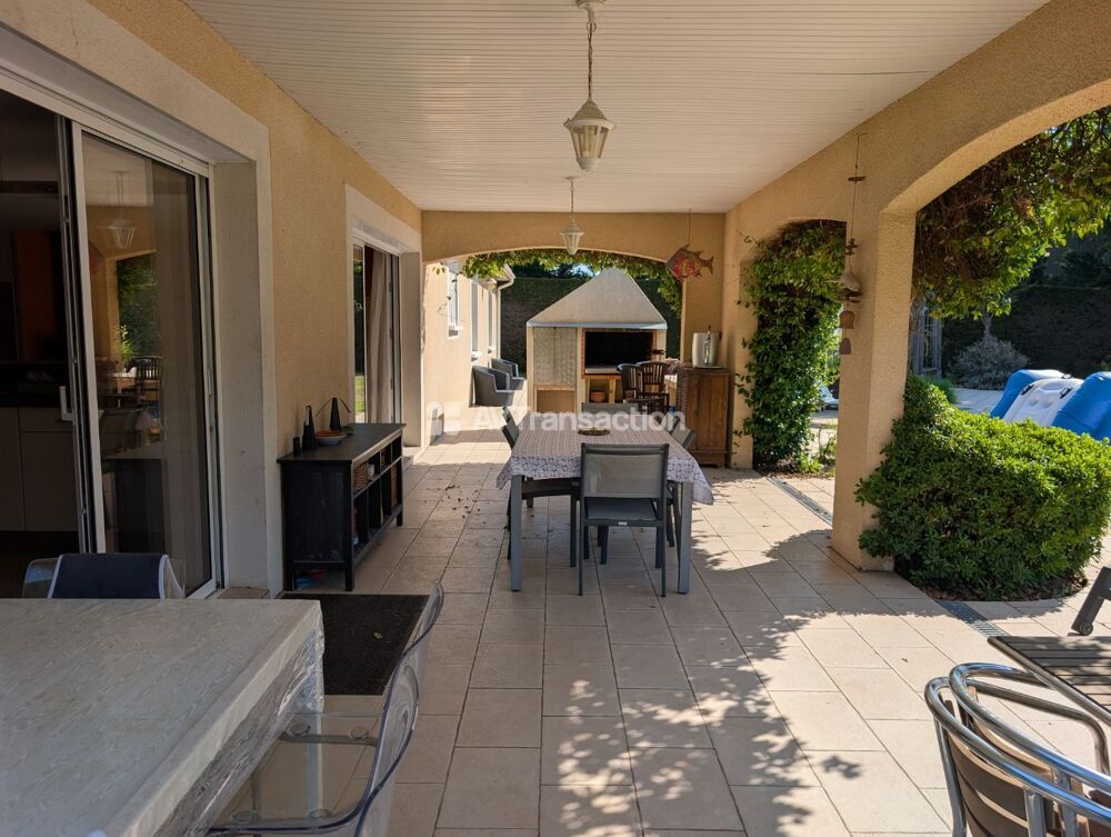Maison familiale de 177 m², 7 pièces avec piscine et garage