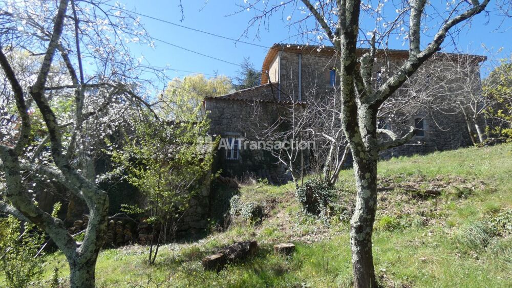 Propriété de caractère en pierre  2 habitations - 1,6 ha
