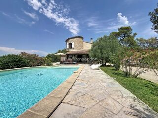 Maison 10 pièces 228 m² · à Brissac · 228 m² · 688 000 €