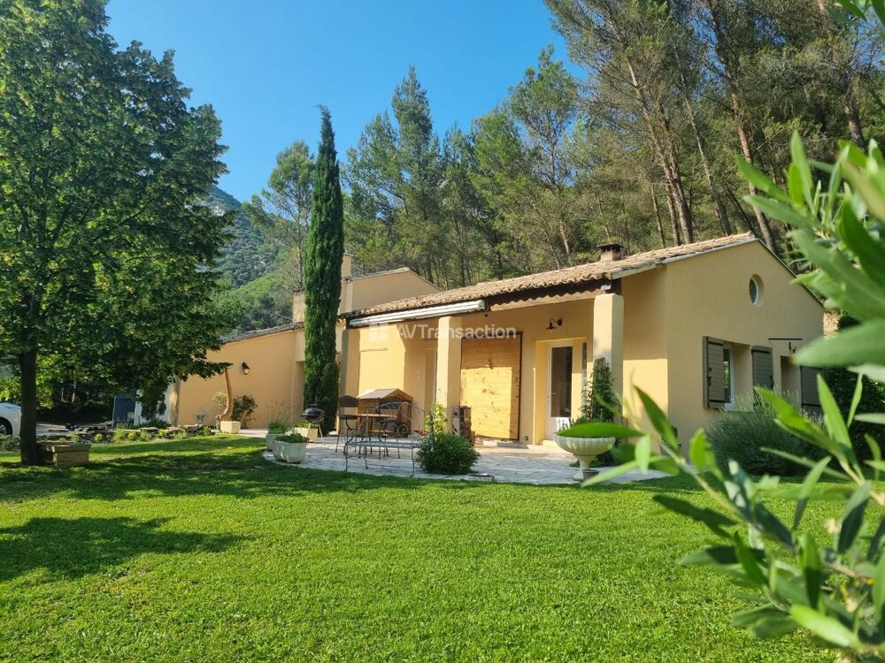 Villa provençale avec piscine & 6 ha  Proche Nyons (Drôme)