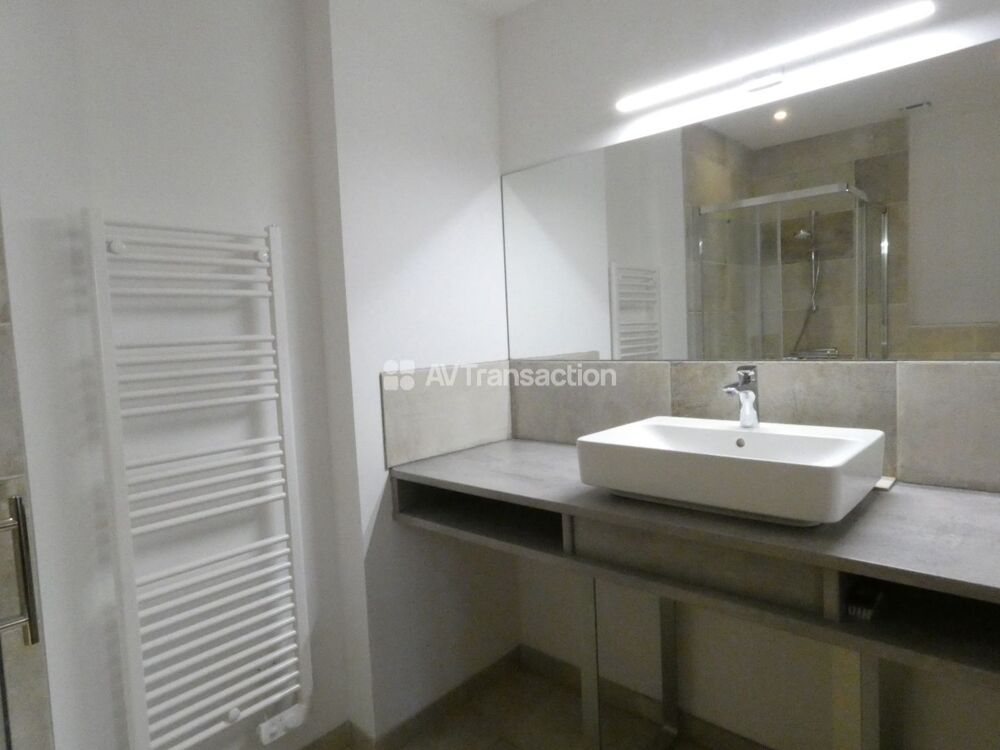 CALLAS : A louer grand studio 43m2 VIDE ou MEUBLE
