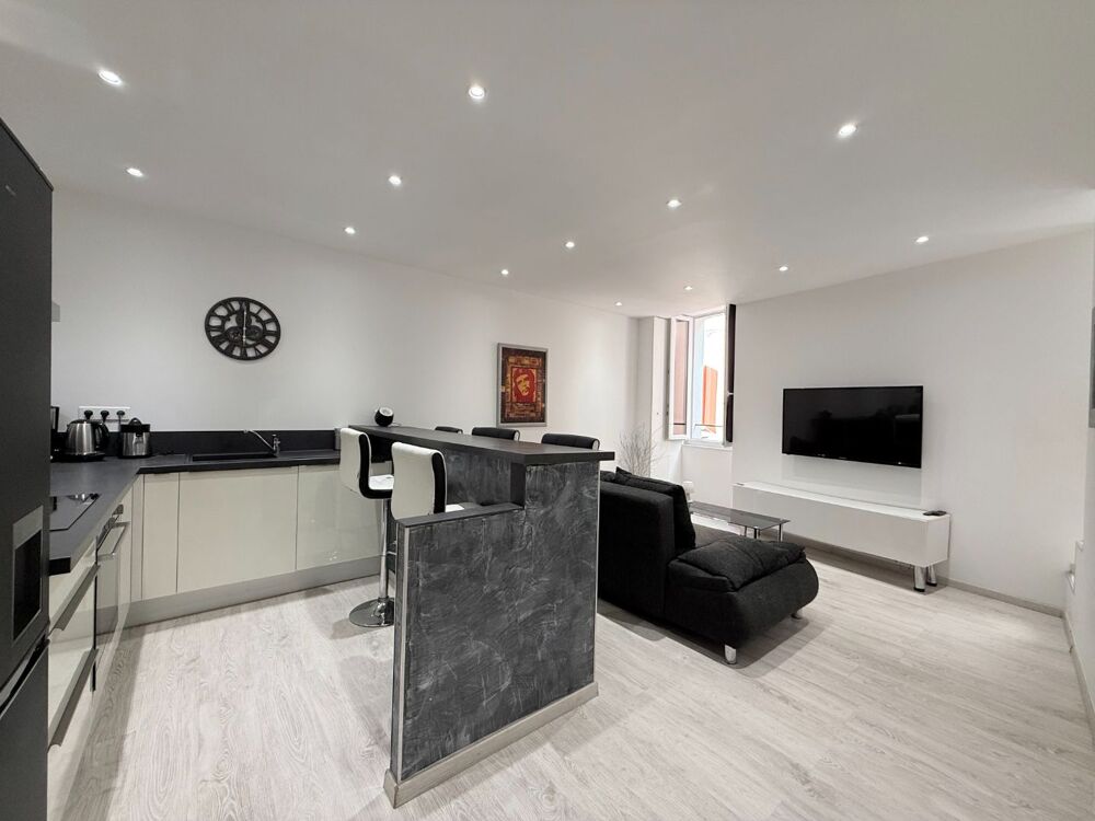 T3 Vieille Ville dAjaccio, deux suites, emplacement rare !