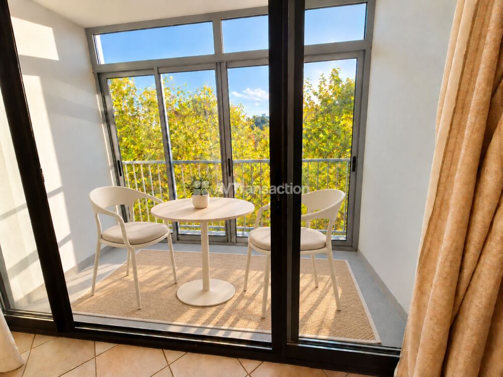 Vente Appartement BEAU T4 72 m² - 2 BALCONS -CAVE + GARAGE / PROCHE TRAM T9 -DPE C Vaulx-en-velin