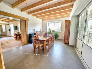  Villa  vendre 7 pices 220 m