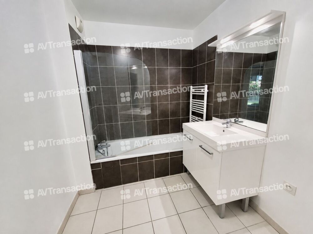 Vente Appartement T2 DE 45 M² – JARDIN PRIVATIF – TERRASSE – CAVE – GARAGE Bron
