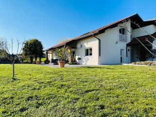  Villa  vendre 8 pices 242 m