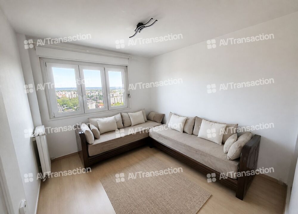 Vente Appartement 4 RÉNOVÉ DE 82.5 M² – 3 CHAMBRES – BALCON – PARKING- CAVE Bron