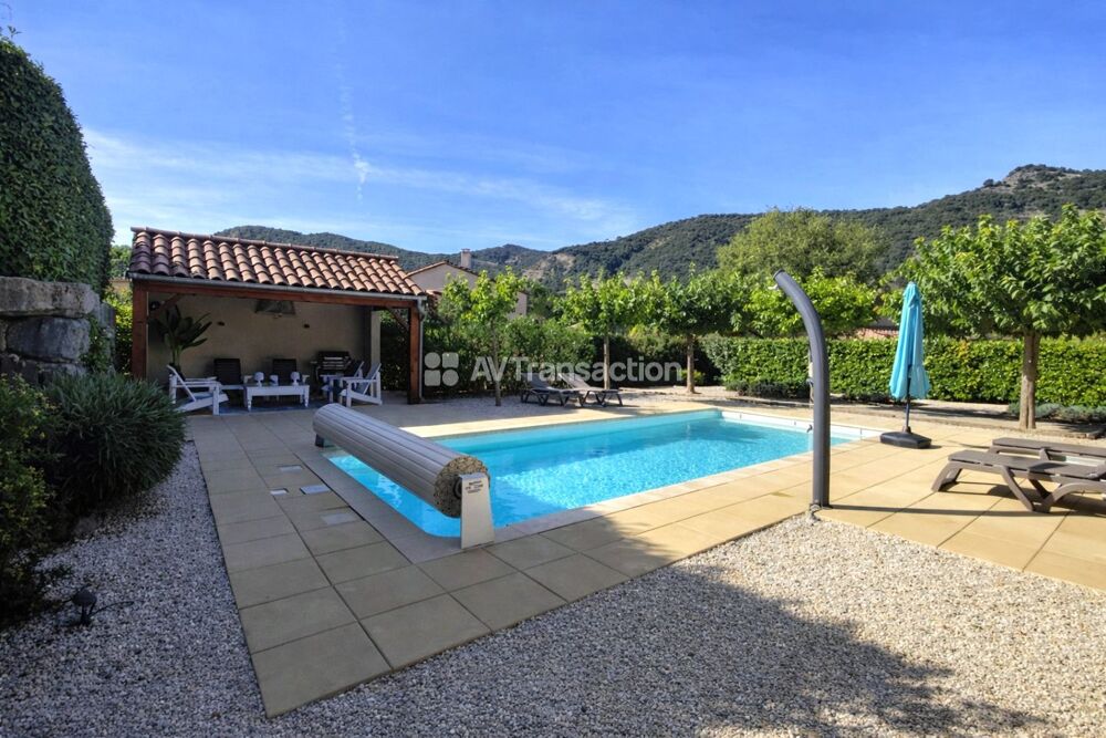 Villa avec piscine, 5 chambres, panneaux photovoltaiques