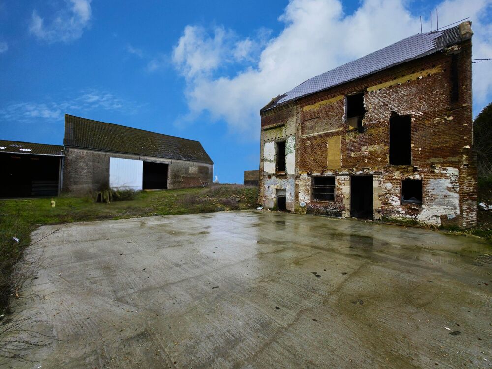 Corps de ferme à rénover avec grange et hangar  Bohain