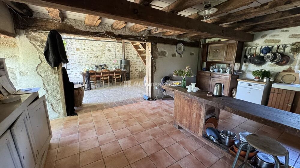 Vente Villa Propriété de caractère 425 m² sur 2,7 ha avec gîtes et piscine Bordière