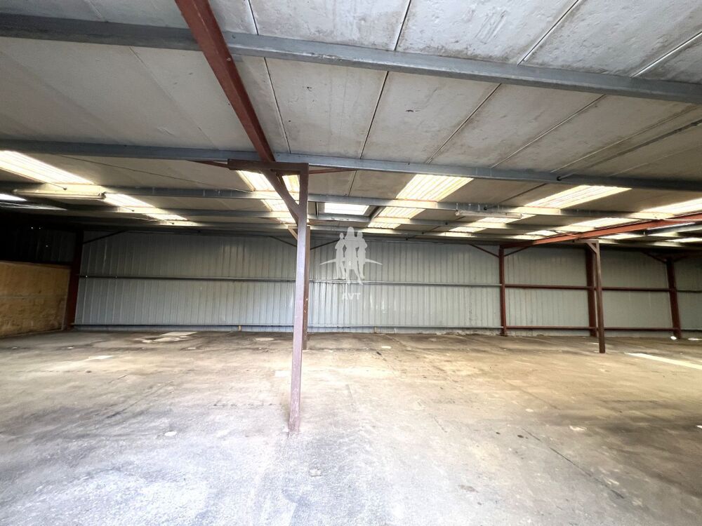   A vendre , Gaillon 27600 , entrepots 4100 m2 , terrain 26 000 m2 Gaillon