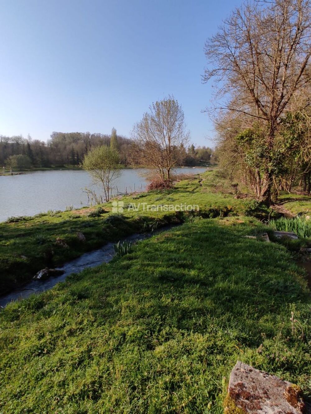 Moulin de 363 m3 + étang de 2 hectares