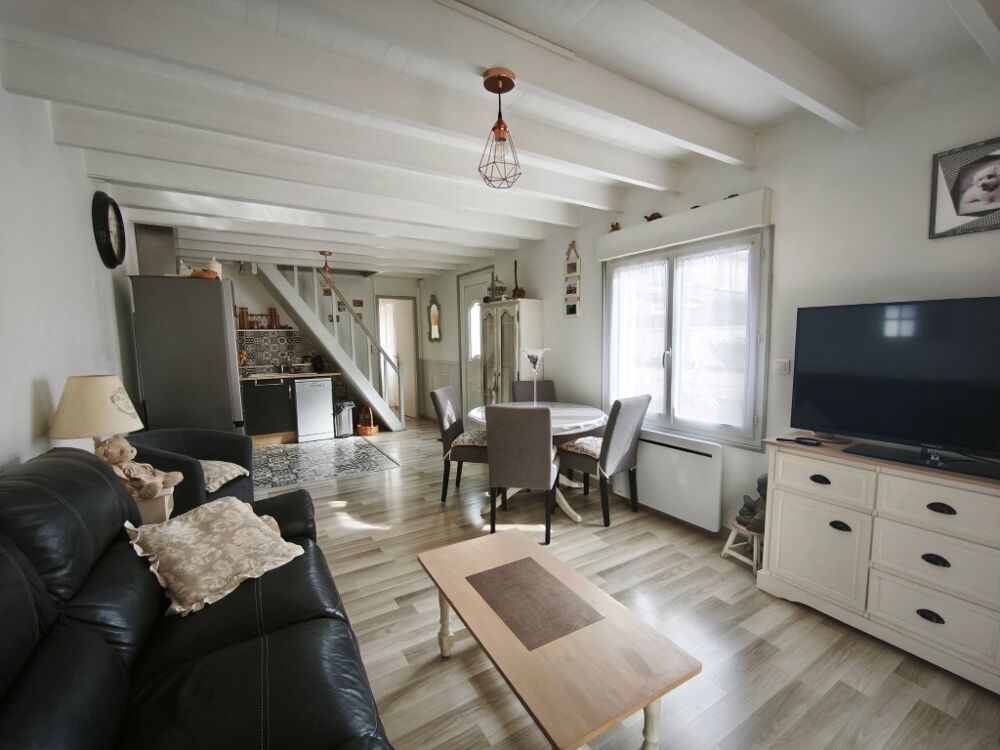 Vente Maison GÉMOZAC – CENTRE-VILLE – MAISON RÉNOVÉE JARDIN ET GARAGE 60 M² Gemozac