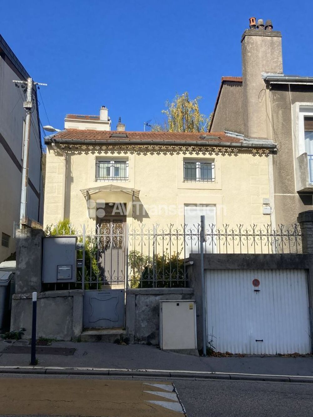MAISON 3 CHAMBRES AVEC GARAGE, VERANDA ET COUR