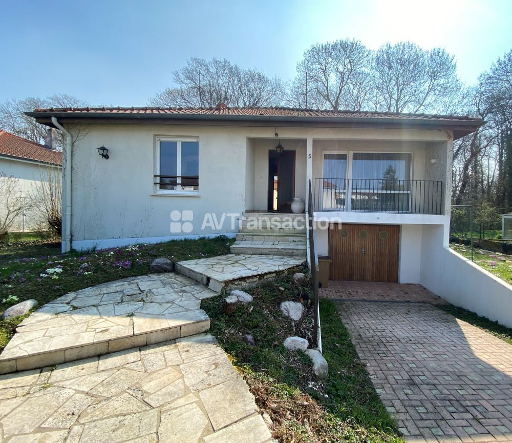 CHARMANTE MAISON 144 M² AVEC GRAND GARAGE ET BEAU TERRAIN