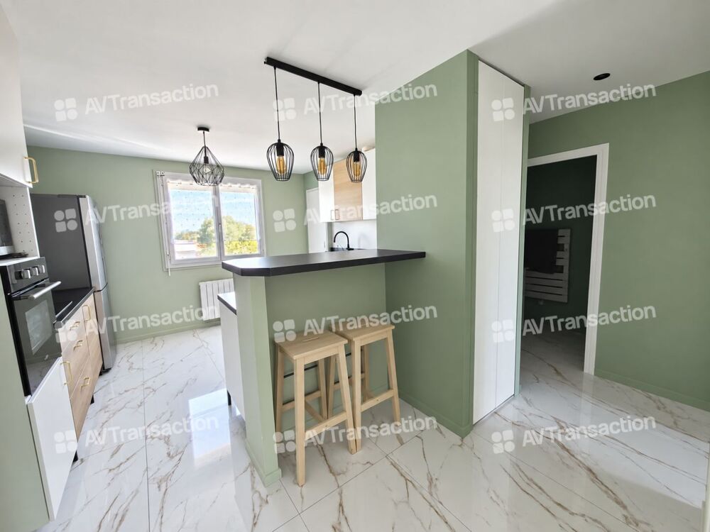 VAULX VILLAGE  T2 53 M² RÉNOVÉ  ASCENSEUR, PARKING, CAVE