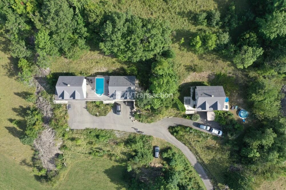 Maison individuelle avec vue panoramique et piscine chauffée à A