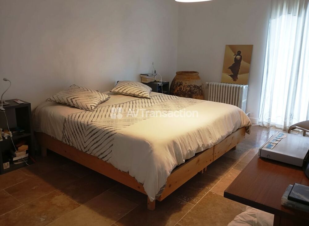 CALLAS : MAISON de VILLAGE, GARAGE, BALCON, POSSIBILITE COMMERCE