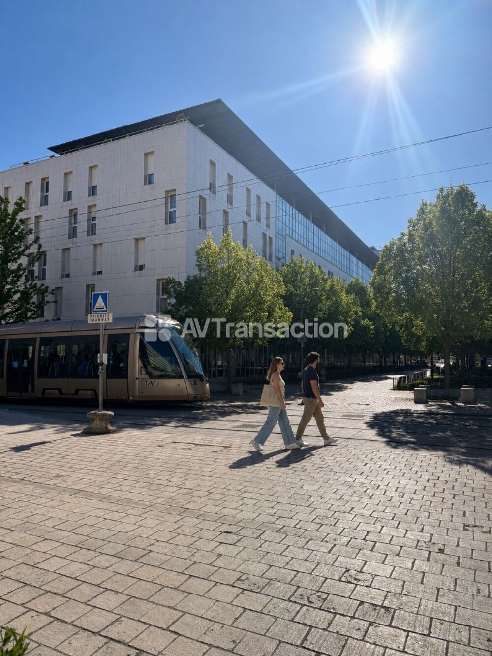 T2 avec locataire en place  résidence récente Quartier Coligny