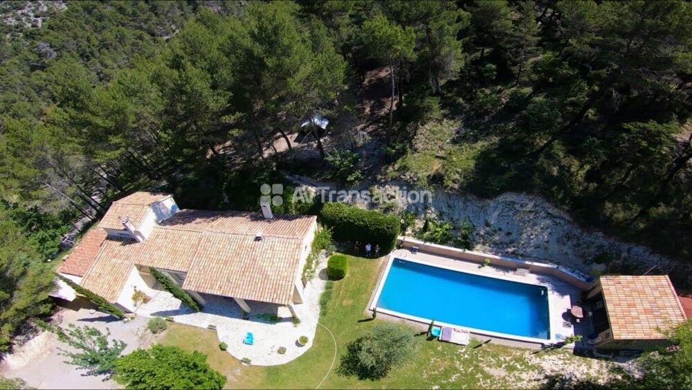 Villa provençale avec piscine & 6 ha  Proche Nyons (Drôme)