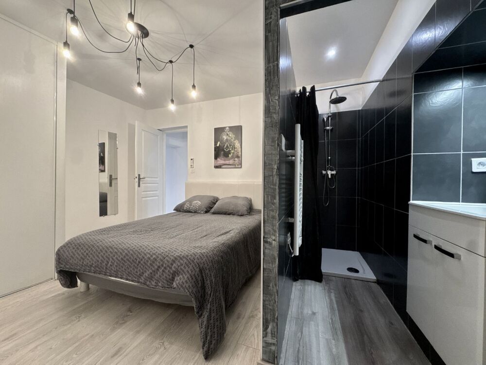 T3 Vieille Ville dAjaccio, deux suites, emplacement rare !