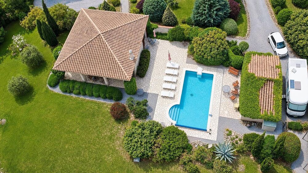 Vente Maison Villa avec belle vue, piscine, garage, jardin 2622 m² à Aigne Aigne