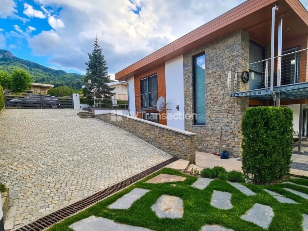 Magnifique Villa de 250m2 au bord du Lac de Serre-Ponçon