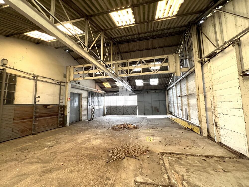   A vendre , Douains ( 27120 ) , Local d'activité  915 m2 