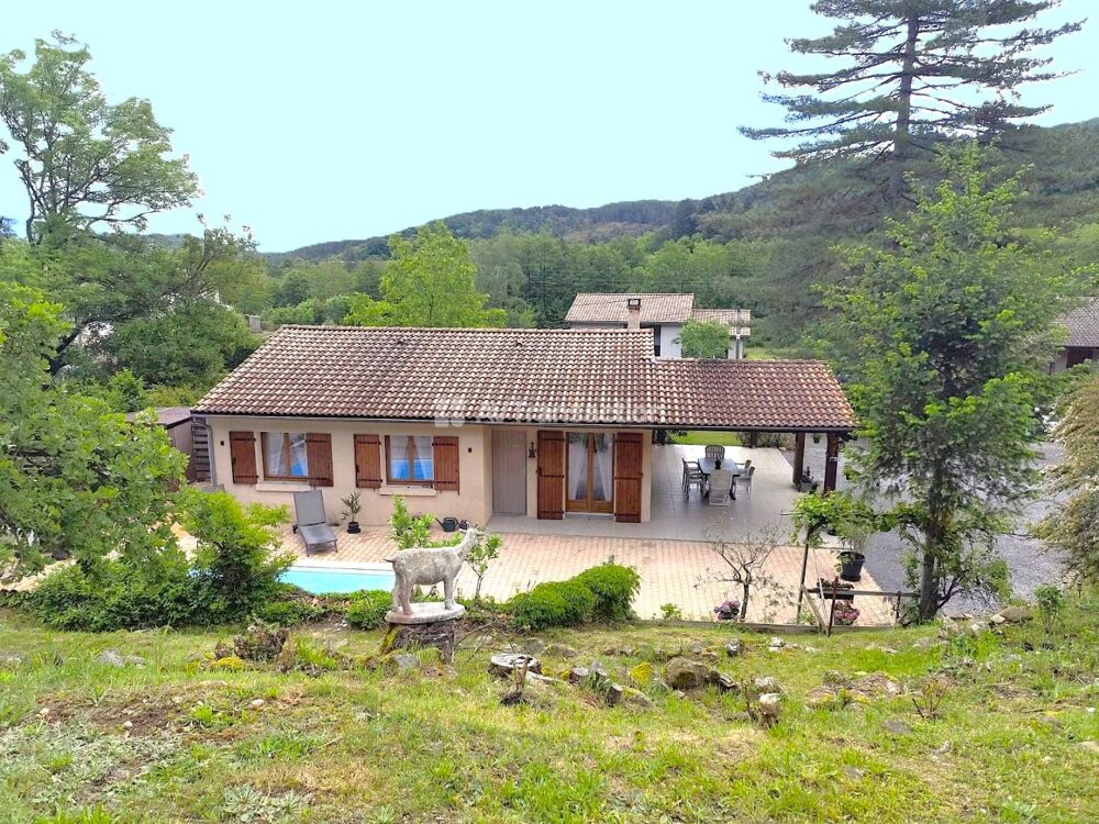 Maison avec piscine plus terrain constructible indépendant