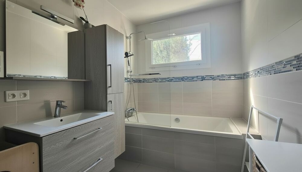 Vente Maison Maison plain pied , cœur de village avec jardin Manduel