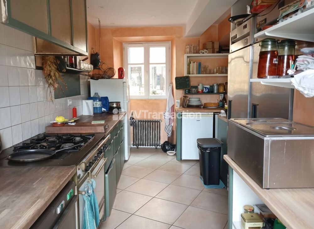 CALLAS : MAISON de VILLAGE, GARAGE, BALCON, POSSIBILITE COMMERCE