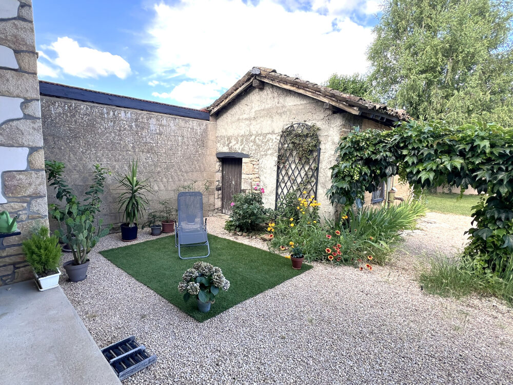 Vente Ferme Charmante fermette rénovée avec dépendances et terrain au cœur de Manziat Manziat