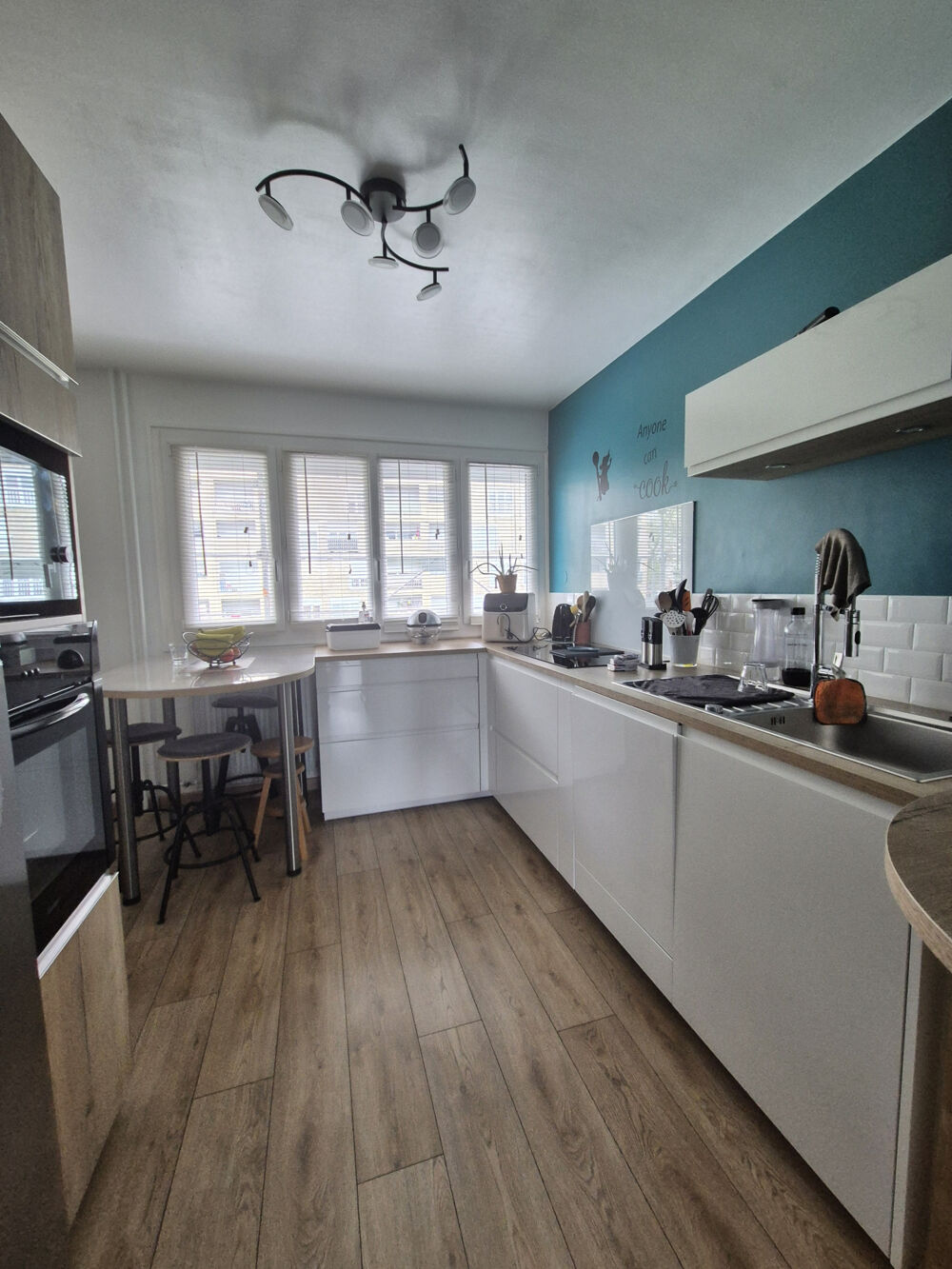 Appartement T4 entièrement rénové avec balcon, cave et parking Mâcon