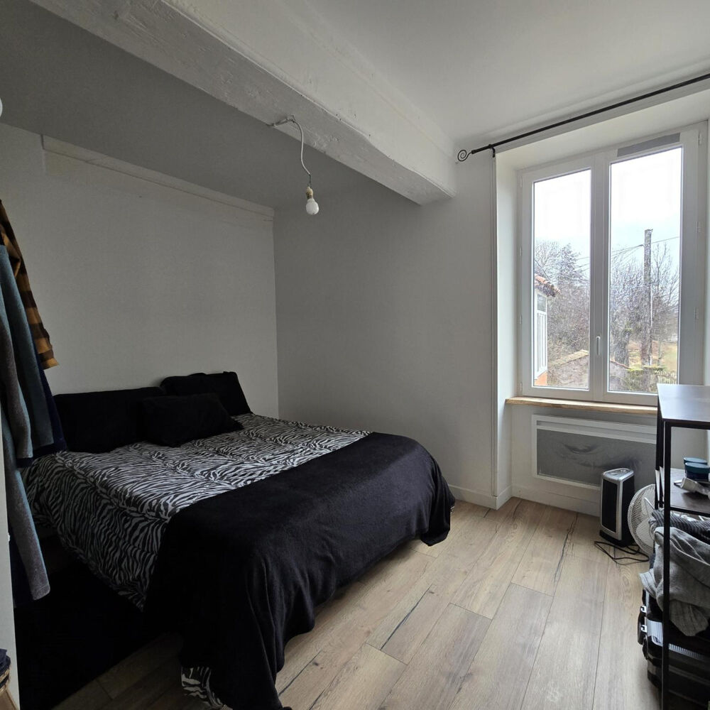 UNE MAISON FAMILIALE AUX BEAUX VOLUMES, AU COEUR DUN VILLAGE BOURGUIGNON