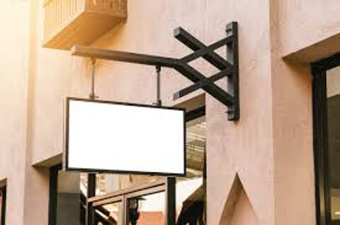   A VENDRE LOCAUX COMMERCIAUX 