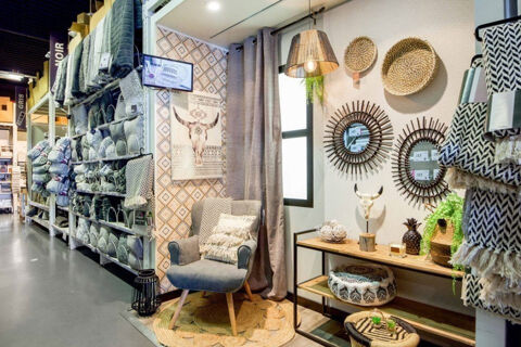  TAPISSIER DECORATEUR SELLERIE 