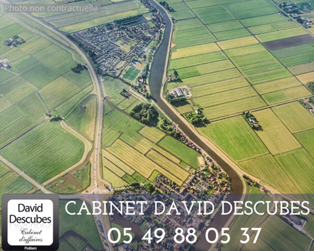   VIENNE (86). A vendre terrain nu de 18 000m2 environ en zone d'activité. 