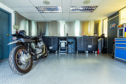   86. VIENNE : NÉGOCE ET VENTE MOTOCYCLES ET EQUIPEMENTS ET PIECES DETACHEES TONDEUSES MOTOCULTEUR TRONCONNEUSE 