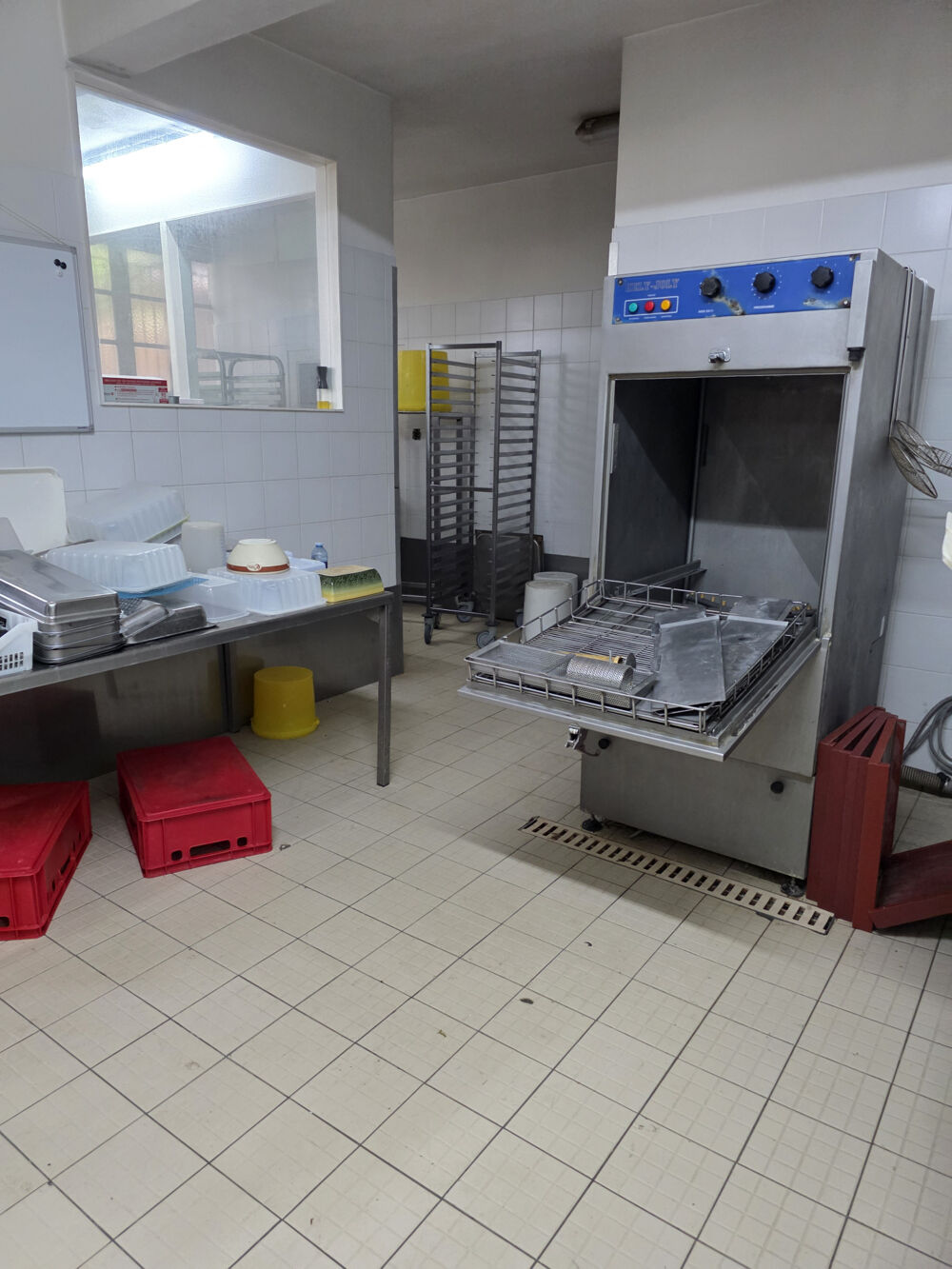   POITIERS   86   DANS QUARTIER CALME et RESIDENTIEL DISCRETION ASSUREE - LOCAL A USAGE ARTISANAL AVEC LOGEMENT 