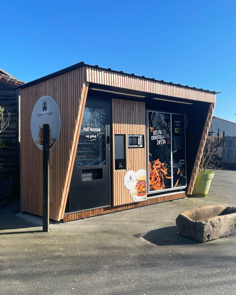 85. VENDEE. A VENDRE DISTRIBUTEUR AUTOMATIQUE MODULABLE DE BURGERS FRITES PLATS DU JOURS BOISSONS 52200 85500 Les herbiers