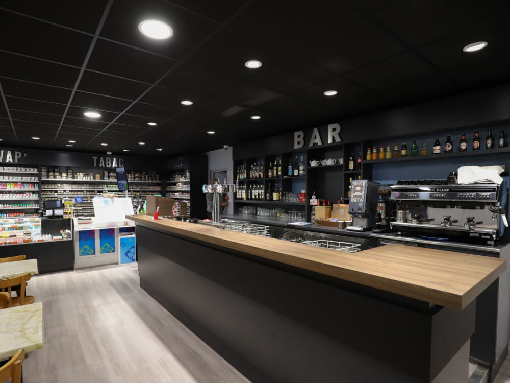   VIENNE (86) : BAR TABAC FDJ PRESSE  COLIS 