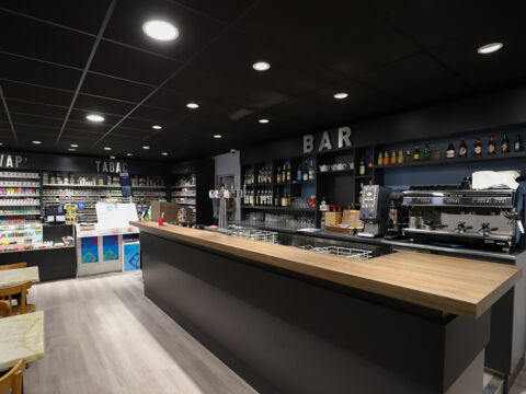 VIENNE (86) : BAR TABAC FDJ PRESSE  COLIS 482240 86000 Poitiers